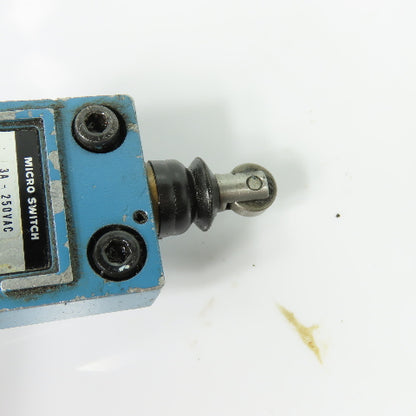 Yamatake Honeywell 14CE3-1J Micro Limit Switch Roller Plunger 3A 250VAC