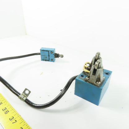 Yamatake Honeywell 14CE3-1J Micro Limit Switch Roller Plunger 3A 250VAC