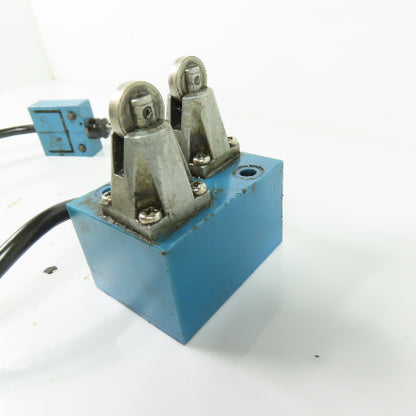 Yamatake Honeywell 14CE3-1J Micro Limit Switch Roller Plunger 3A 250VAC
