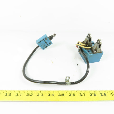 Yamatake Honeywell 14CE3-1J Micro Limit Switch Roller Plunger 3A 250VAC