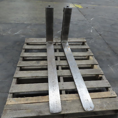 Cascade 7000025 4" x 40" Pin Lock Forklift Forks Class II 16" Carriage Set of 2