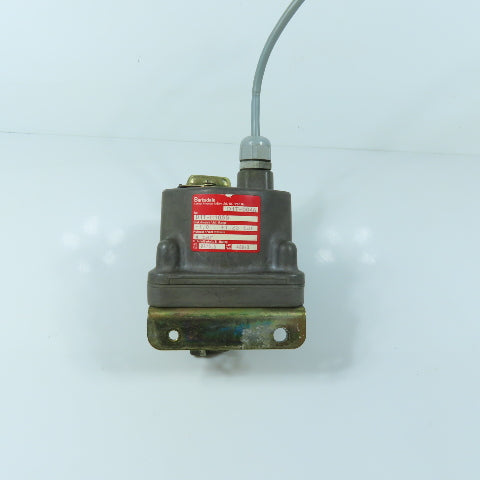 Barksdale D1T-H18SS Diaphragm Pressure Switch -1.0 to 1.25 Bar 480VAC