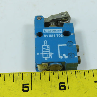 Crouzet 81 921 702 Pneumatic Position Detector Roller Lever 3/2 NC 4mm Ports