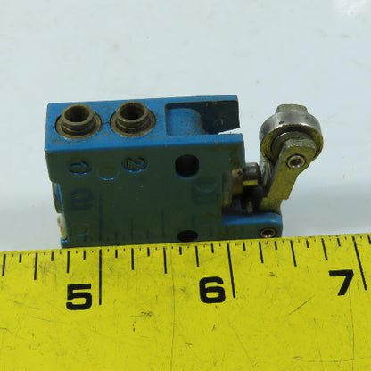 Crouzet 81 921 702 Pneumatic Position Detector Roller Lever 3/2 NC 4mm Ports