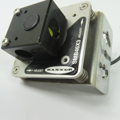 Banner M126E2LDQ5 SMB46X3 Laser Emitter Sensor W/ SMB46X3 Mounting Bracket