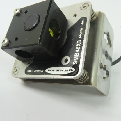 Banner M126E2LDQ5 SMB46X3 Laser Emitter Sensor W/ SMB46X3 Mounting Bracket