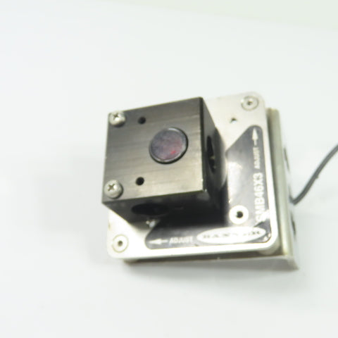 Banner M126E2LDQ5 SMB46X3 Laser Emitter Sensor W/ SMB46X3 Mounting Bracket