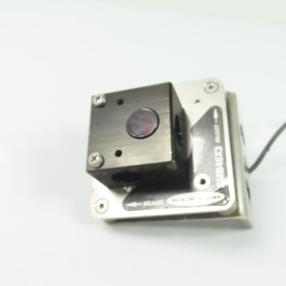 Banner M126E2LDQ5 SMB46X3 Laser Emitter Sensor W/ SMB46X3 Mounting Bracket