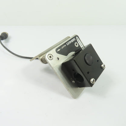 Banner M126E2LDQ5 SMB46X3 Laser Emitter Sensor W/ SMB46X3 Mounting Bracket