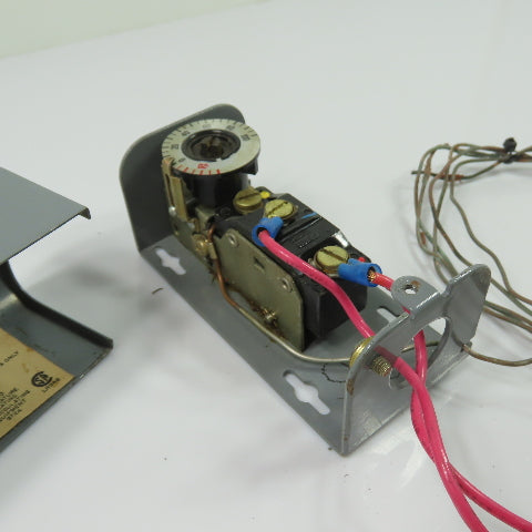Penn Johnson Controls A19ABC-24 Temperature Control Switch Thermostat 120/240Vac