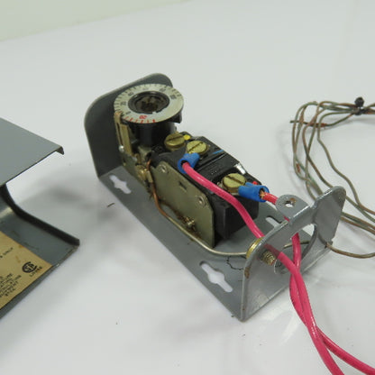 Penn Johnson Controls A19ABC-24 Temperature Control Switch Thermostat 120/240Vac