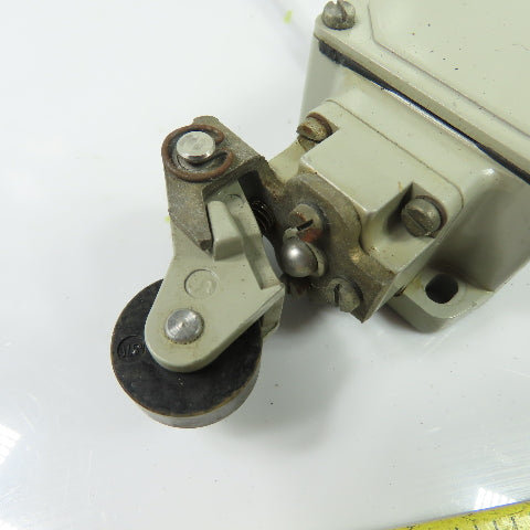 Siemens 3SE2 100-1 Position Limit Switch Roller Lever 10A 500V IP65