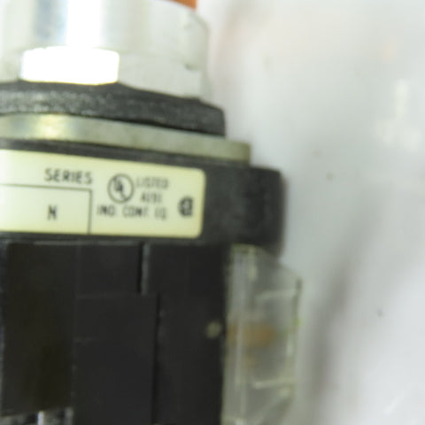Allen-Bradley 800T-FXP16XD4 Illuminated Push Button Operator 120V Amber