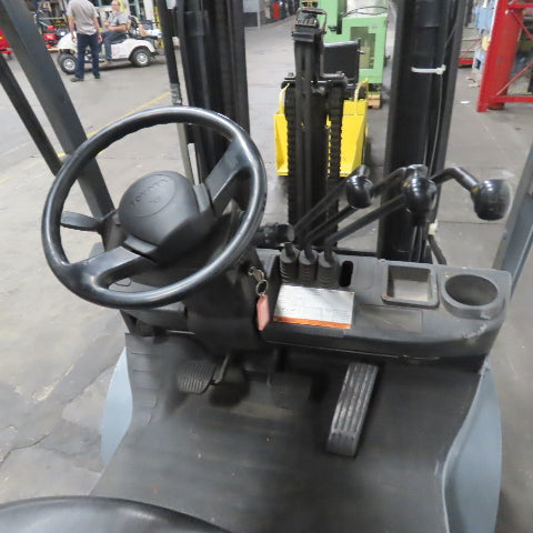 Toyota 8FGCU25 5000Lbs. 3 Stage LP Gas Forklift 189" Lift 42" x 4" Forks 2016