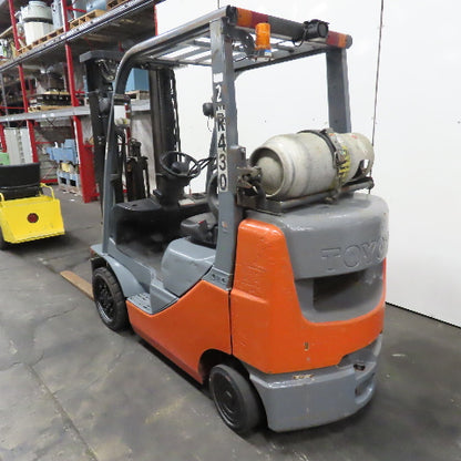 Toyota 8FGCU25 5000Lbs. 3 Stage LP Gas Forklift 189" Lift 42" x 4" Forks 2016