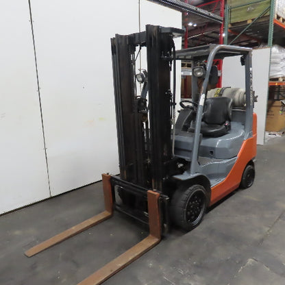 Toyota 8FGCU25 5000Lbs. 3 Stage LP Gas Forklift 189" Lift 42" x 4" Forks 2016