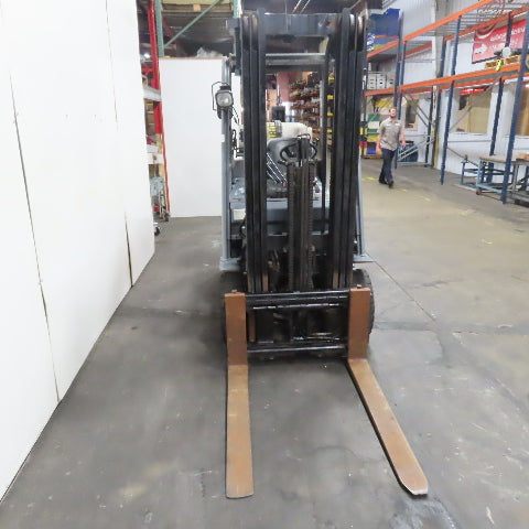 Toyota 8FGCU25 5000Lbs. 3 Stage LP Gas Forklift 189" Lift 42" x 4" Forks 2016