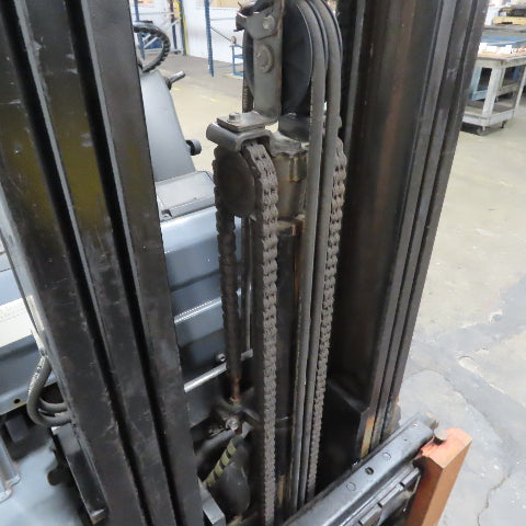 Toyota 8FGCU25 5000Lbs. 3 Stage LP Gas Forklift 189" Lift 42" x 4" Forks 2016