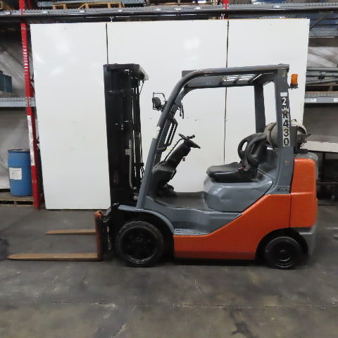 Toyota 8FGCU25 5000Lbs. 3 Stage LP Gas Forklift 189" Lift 42" x 4" Forks 2016