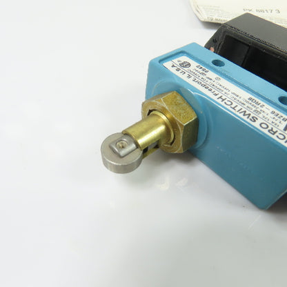 Honeywell BZE6-2RQ8 Micro Switch Roller Plunger Limit Switch 600VAC NEW