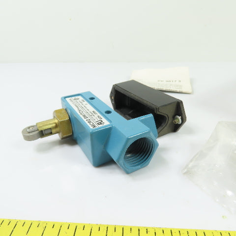 Honeywell BZE6-2RQ8 Micro Switch Roller Plunger Limit Switch 600VAC NEW