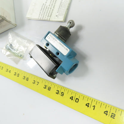 Honeywell BZE6-2RN80 Micro Switch Roller Plunger Limit Switch 240VAC NEW