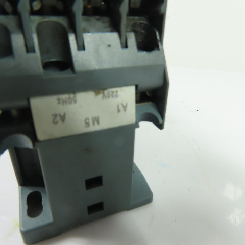 Schneider Electric LC1N0910 Contactor 220V Coil 600V W/ Relay LRN10N 4-6A
