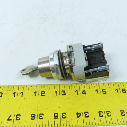 Allen-Bradley 800T-H31 Key Operated 2-Position Selector Switch 600VAC
