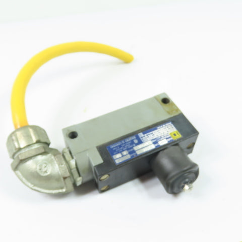 Square D Y054E 9007-Y54E Plunger Limit Switch 600V Ser A