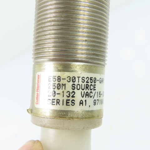 Cutler-Hammer E58-30TS250-GAP 250M Thru-Beam Photoelectric Sensor 20-132VAC/15-30VDC