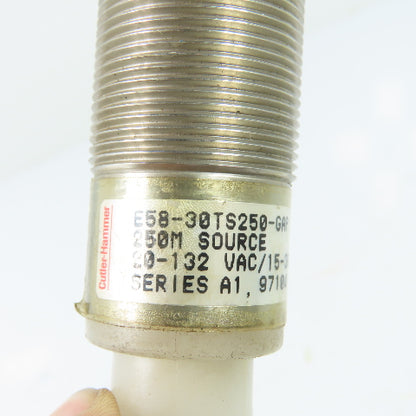 Cutler-Hammer E58-30TS250-GAP 250M Thru-Beam Photoelectric Sensor 20-132VAC/15-30VDC