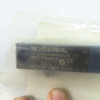 Schmersal 101213821 RST 36-1-R Latching Magnetic Safety Sensor Actuator IP69