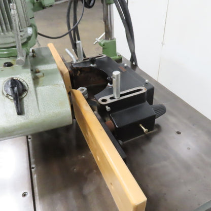 Delta Invicta 43780 RS 15 7.5Hp 5-Speed Wood Shaper w/Holz Power Feeder 220/460V