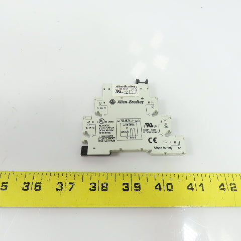 Allen-Bradley 700-HLT1U1 Relay Socket Base w/ 700-TBR24 Relay 24VDC 6A 250VAC