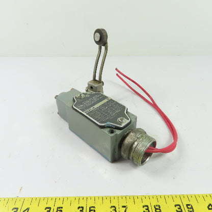 Allen-Bradley 802T-A Oiltight Roller Lever Limit Switch 120-600VAC Ser D