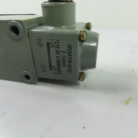 Allen-Bradley 802T-A Oiltight Roller Lever Limit Switch 120-600VAC Ser D