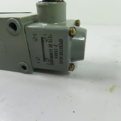 Allen-Bradley 802T-A Oiltight Roller Lever Limit Switch 120-600VAC Ser D