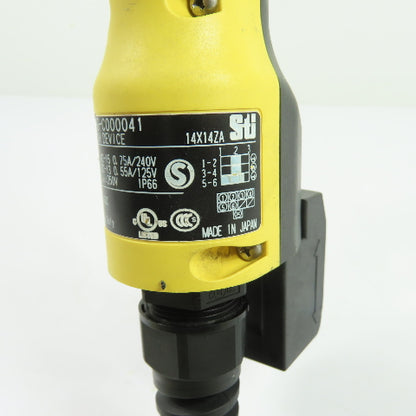 Omron A4EG-C000041 Safety Enabling Switch Device 240VAC