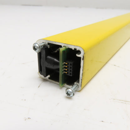 Schmersal SLC440COM-E-0890-14 Safety Beam Light Curtain Emitter Missing Endcap