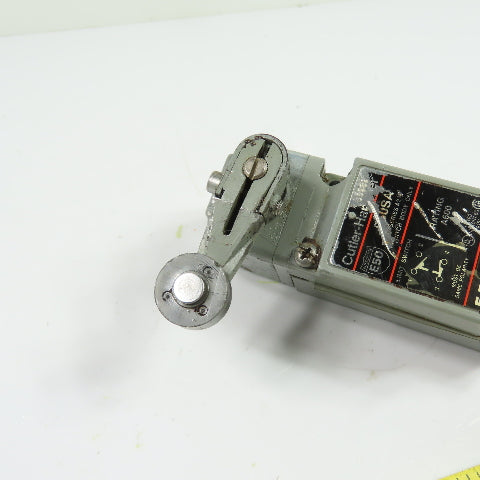 Cutler-Hammer E50SA Heavy Duty Limit Switch Body W/ E50DR1 Operating Head