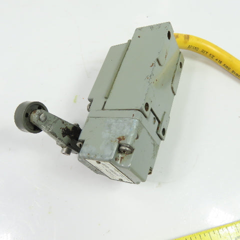 Cutler-Hammer E50SA Heavy Duty Limit Switch Body W/ E50DR1 Operating Head
