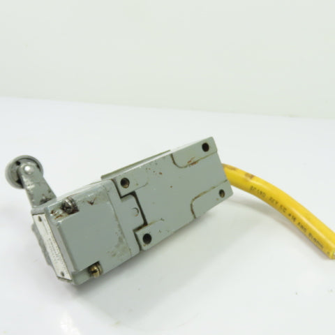 Cutler-Hammer E50SA Heavy Duty Limit Switch Body W/ E50DR1 Operating Head