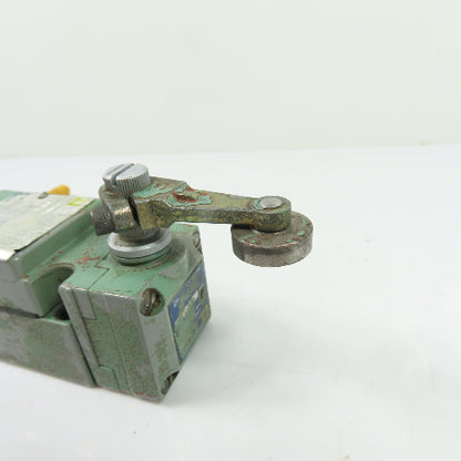 Square D 9007 C54B2 Class 9007 Roller Lever Limit Switch Ser A W/ 10° Head