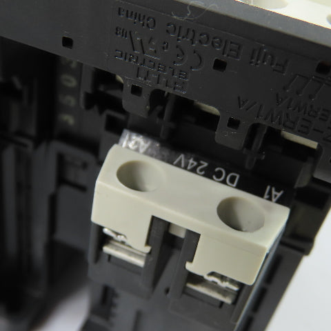Fuji SC-E02/G Reversing Contactor 24VDC Coil W/ TK-E02 2.8-4.2A Relay