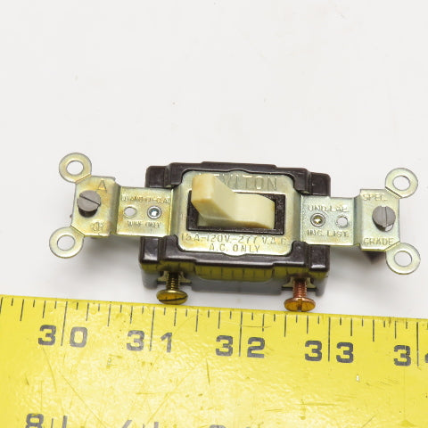 Leviton 5504-1 15A 4-Way AC Quiet Toggle Switch Ivory 120/277V NOS Lot Of 10
