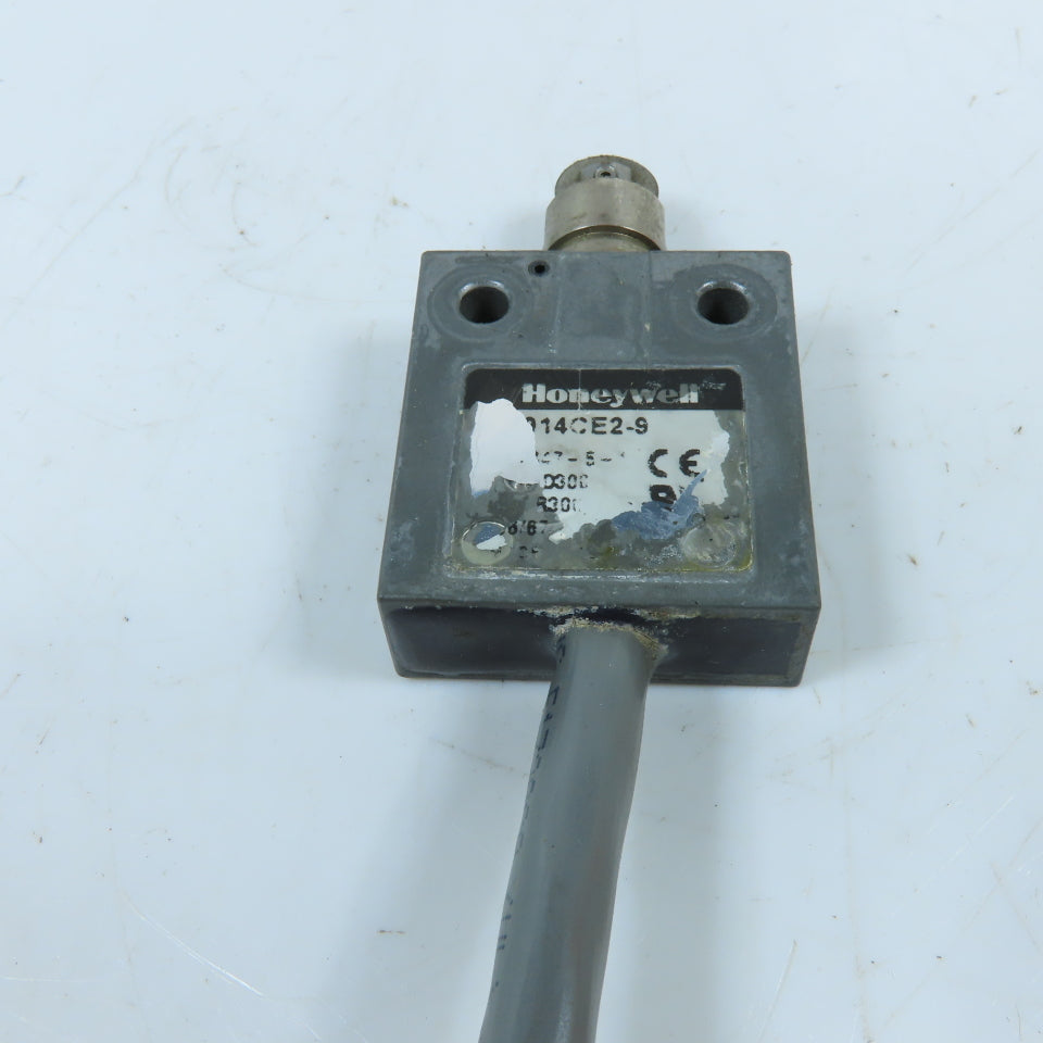 Honeywell 914CE2-9 SPDT Roller Lever Limit Switch 240VAC