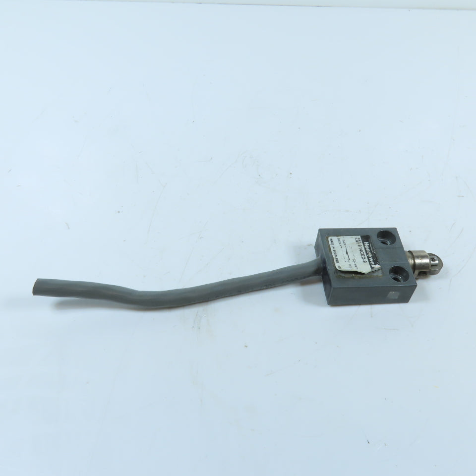 Honeywell 914CE2-9 SPDT Roller Lever Limit Switch 240VAC