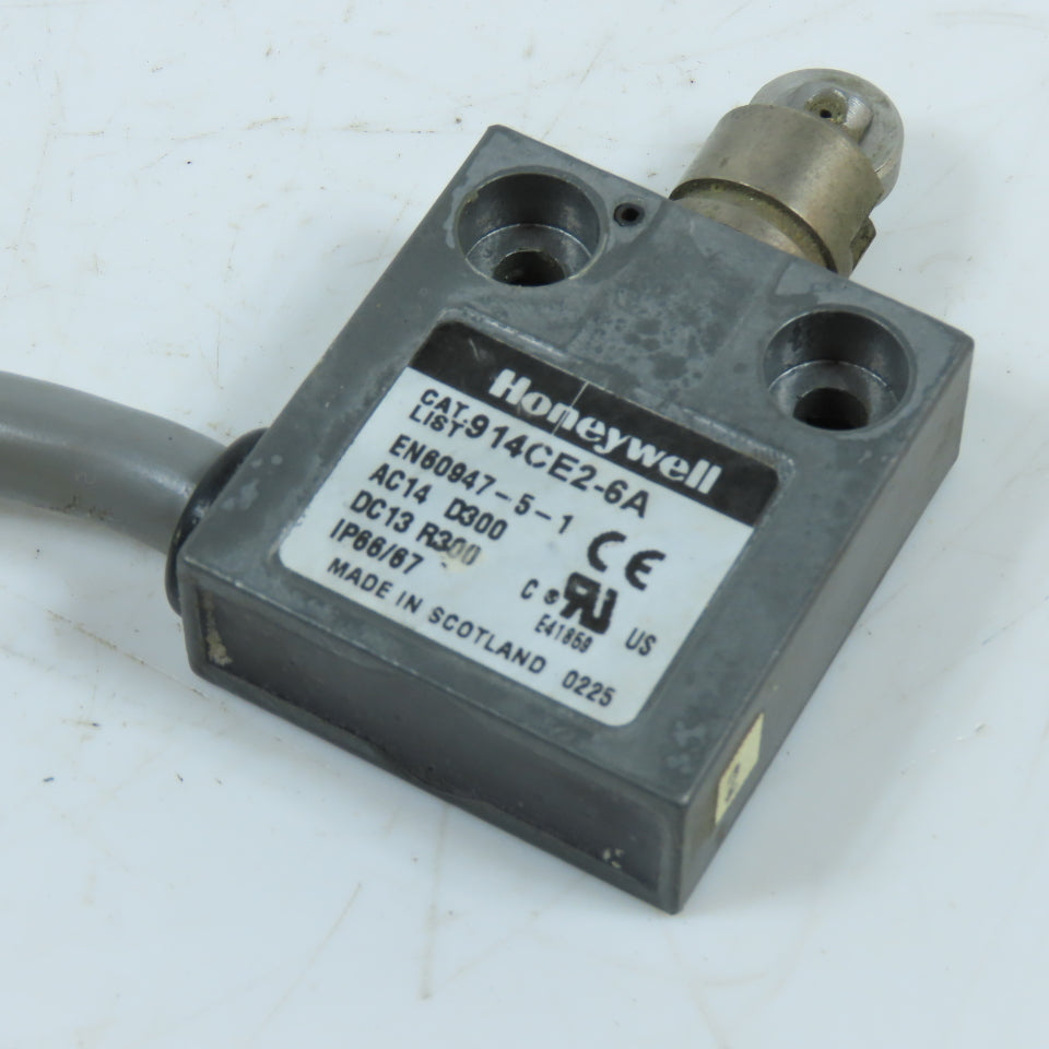 Honeywell 914CE2-6A Roller Plunger Limit Switch 5A 240VAC