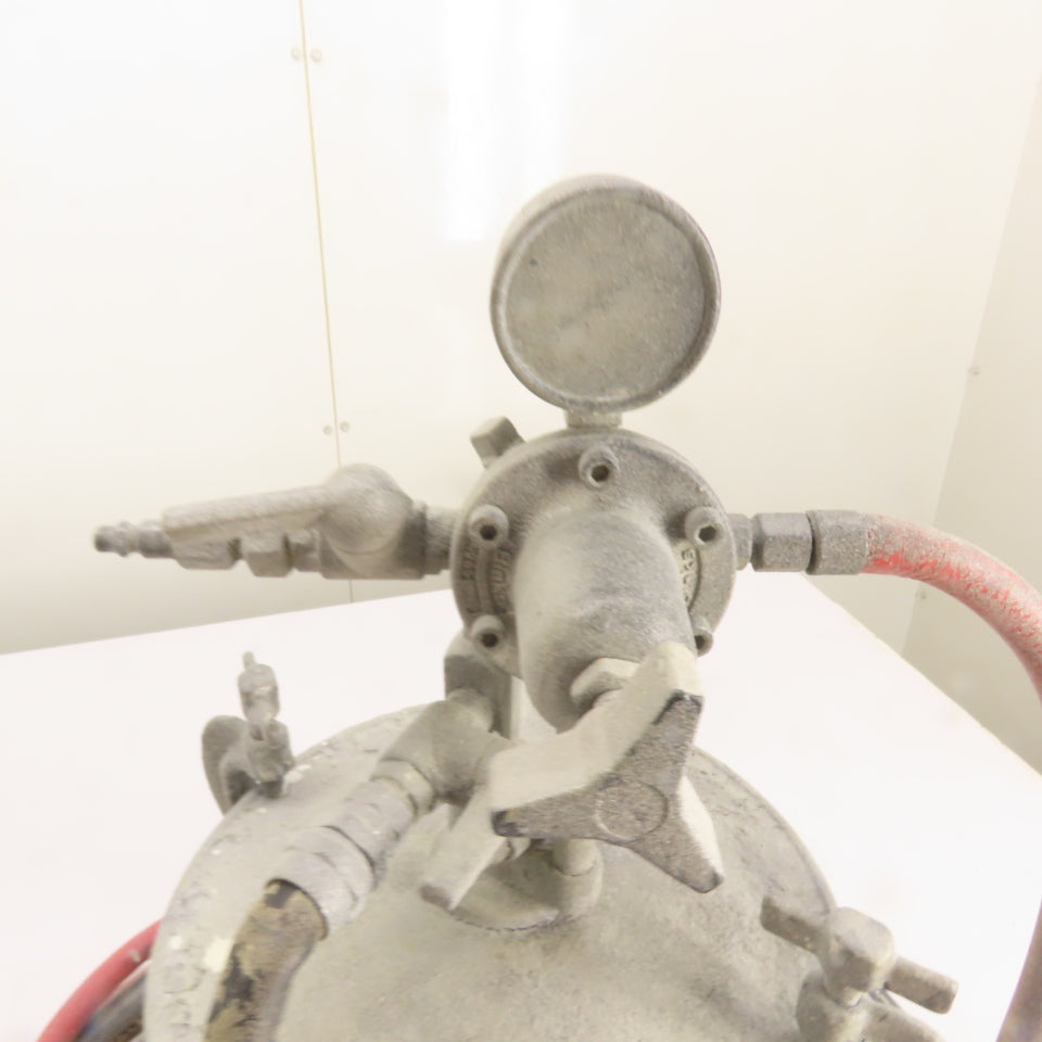 Binks 2001 2 Gallon Pneumatic Paint Pressure Pot Spray Tank w/ Spray Gun & Hoses