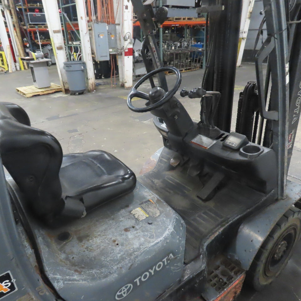 Toyota 8FGU25 4100Lbs. 3 Stage LP Gas Forklift 189" Lift 48"x4" Forks 2007